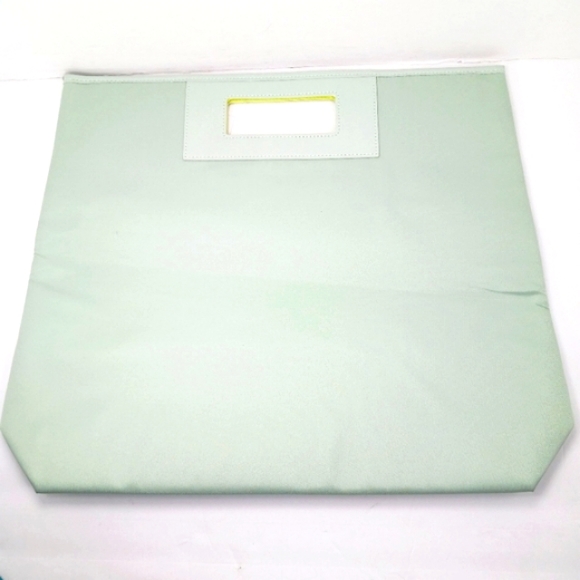 CLINIQUE Signature Green Recycled Poly Square Handled Tote NWT - Picture 1 of 7
